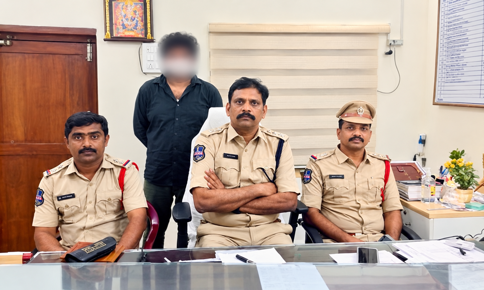 నేటి చర్చ: చెంచుపల్లి, భద్రాద్రి కొత్తగూడెం జిల్లా, మహిళ ఫిర్యాదుతో వైద్యుడిపై కేసు నమోదు చేసి రిమాండ్‌కు తరలించిన చుంచుపల్లి పోలీసులు.