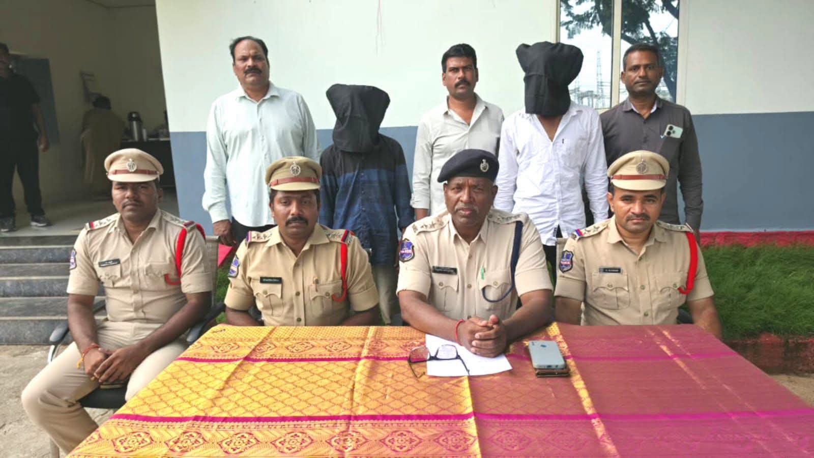 నేటి చర్చ : ఎల్లారెడ్డిపేట,రాజన్న సిరిసిల్ల జిల్లా,12 గంటల్లోనే హత్య కేసును ఛేదించిన ఎల్లారెడ్డిపేట పోలీసులు.