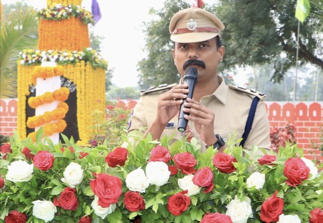 నేటి చర్చ : భద్రాద్రి కొత్తగూడెం జిల్లా, ఘనంగా పోలీస్ అమరవీరుల దినోత్సవ సంస్మరణ సభలో పాల్గొన్న ఎస్పీ రోహిత్ రాజ్.